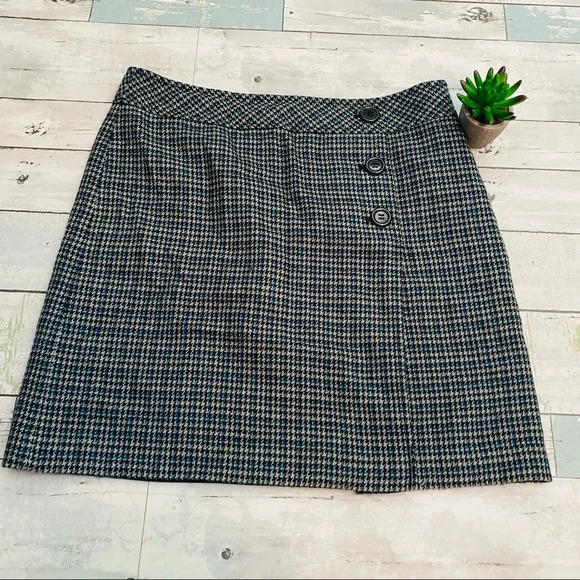 - LOFT Tweed Style Button Skirt - Picture 4 of 7